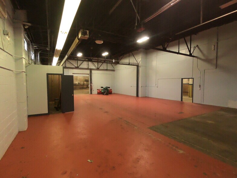 More Photos Of 145 1st Dr NE, New Philadelphia Flex For Lease