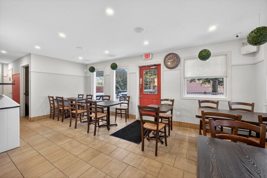 More Photos Of 56 Yonge St S, Springwater Fast Food For Sale