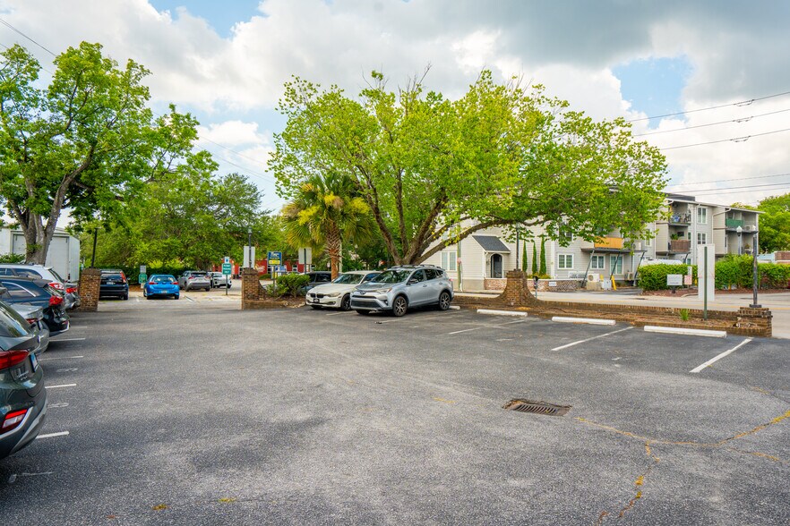 More Photos Of 276 East Bay St, Charleston Storefront Retail Office For Lease