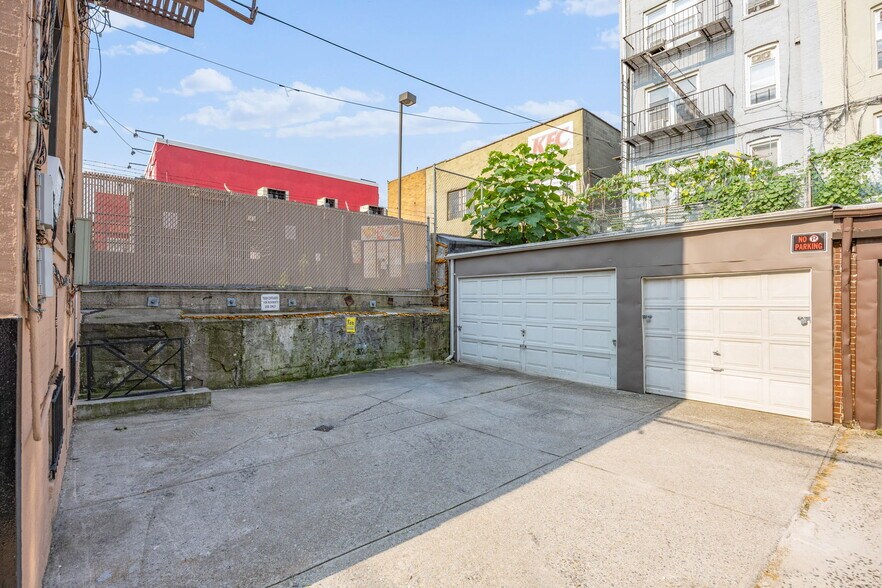 More Photos Of 4326 58th St, Woodside Apartments For Sale