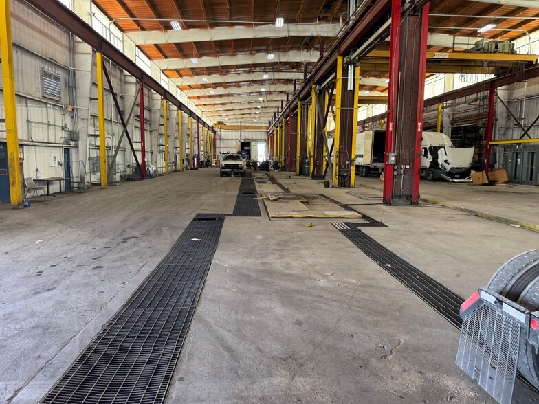 More Photos Of 530 Steves Ave, San Antonio Distribution For Lease