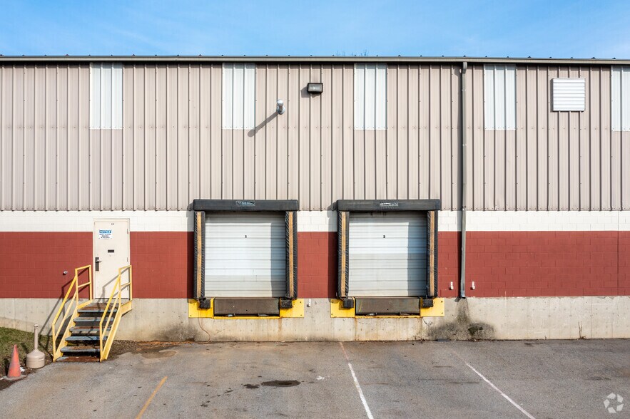 More Photos Of 22-24 Riverview Dr, Marlboro Warehouse For Lease