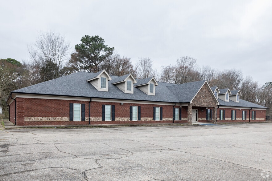 Primary Photo Of 249 W Church St, Lexington Medical For Lease