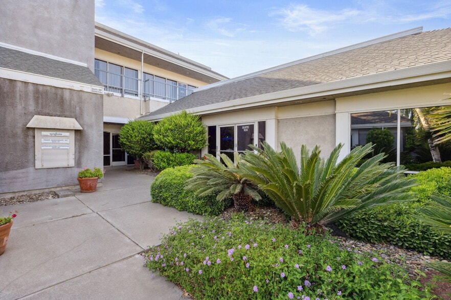 More Photos Of 250 W Main St, Woodland Office For Lease