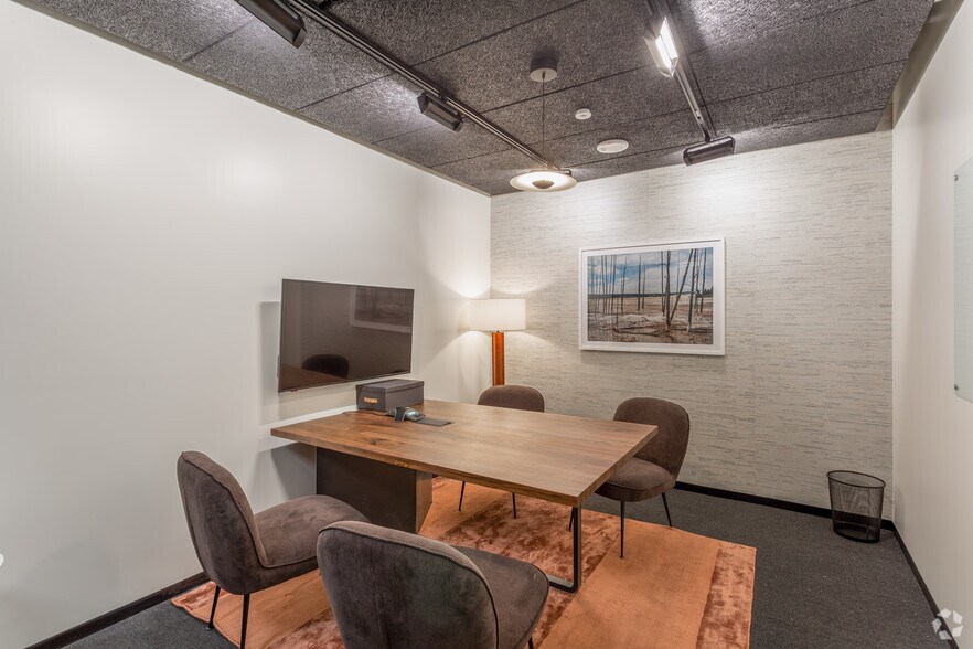 More Photos Of 2033 6th Ave, Seattle Office For Lease