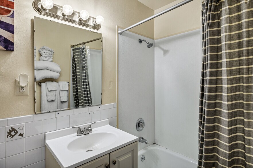 More Photos Of 808 Caribou St, Simla Hospitality For Sale