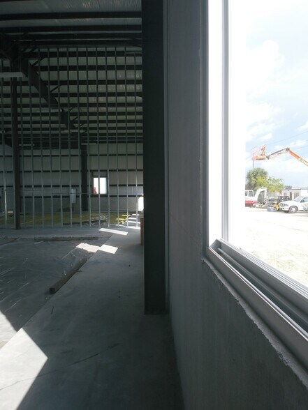 More Photos Of 3350 Palm Ave, Fort Myers Warehouse For Lease