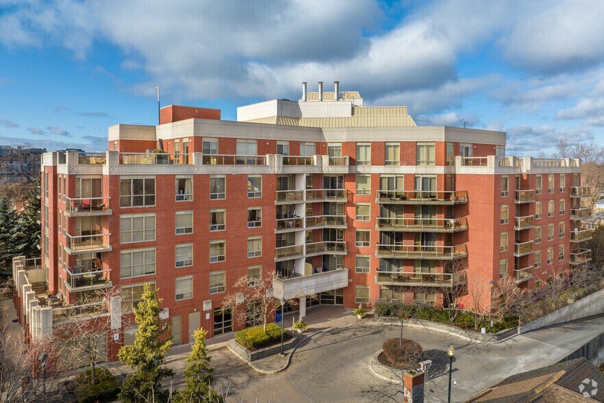 More Photos Of 800 Sheppard Ave W, Toronto Apartments For Sale