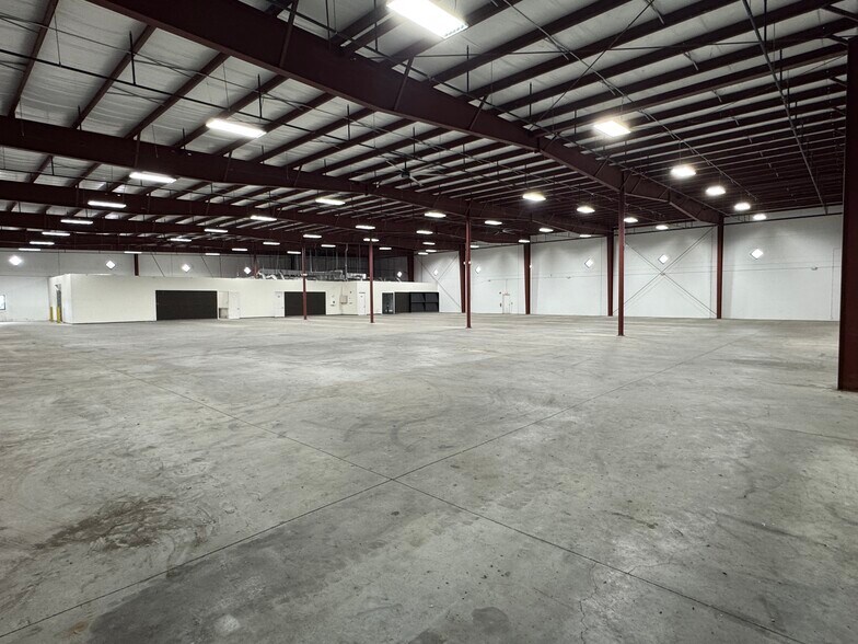 More Photos Of 6150 Metro Plex Dr, Fort Myers Warehouse For Sale