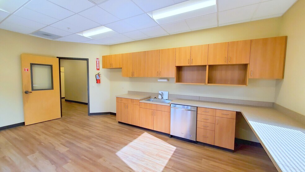 More Photos Of 3875 N Schreiber Way, Coeur d'Alene Warehouse For Sale