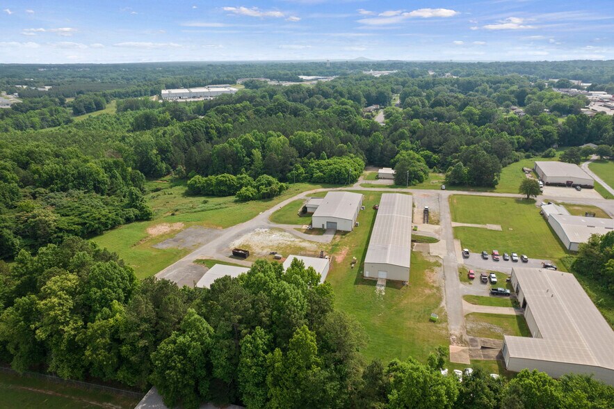 More Photos Of 474 Hampshire Dr, Gaffney Showroom For Lease
