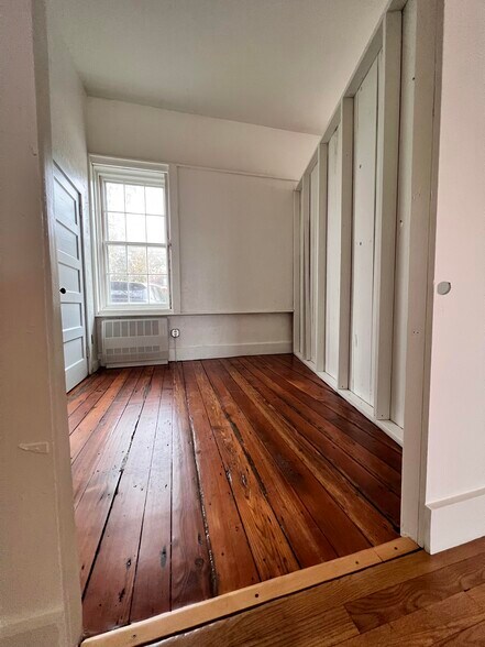 More Photos Of 7 W Main St, North Kingstown Storefront For Lease