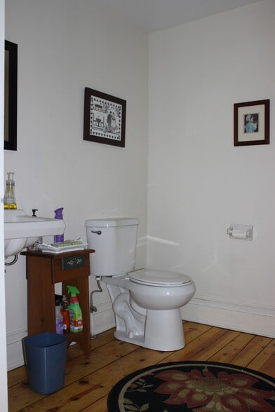 More Photos Of 88 Bradley Rd, Woodbridge Office For Sale