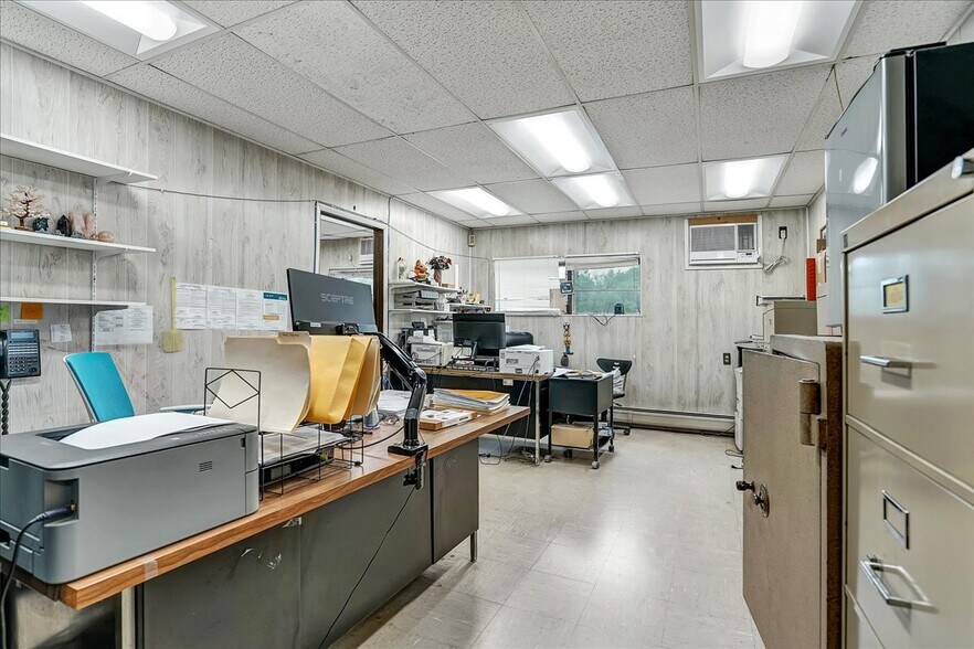 More Photos Of 85 Kaufman Rd, Monticello Distribution For Sale