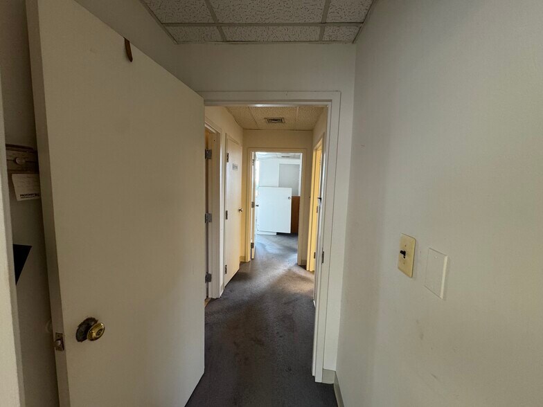 More Photos Of 6400 Seven Corners Pl, Falls Church Office For Sale