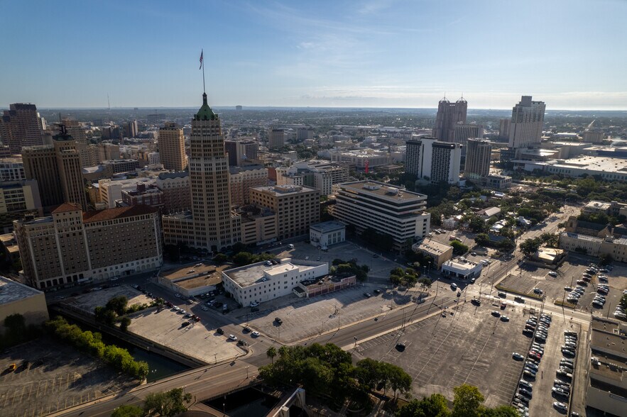 More Photos Of 425-427 S Saint Marys St, San Antonio Storefront Retail Office For Sale