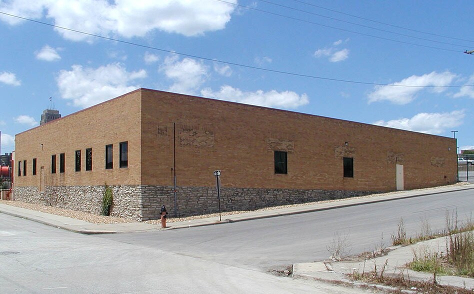More Photos Of 1120 E 13th St, Kansas City Warehouse For Lease