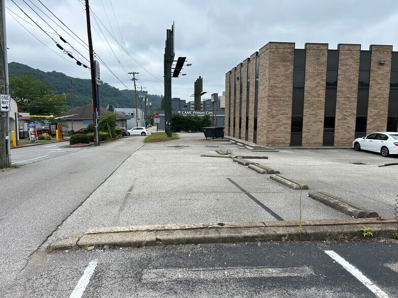 More Photos Of 310 35th St SE, Charleston Medical For Sale