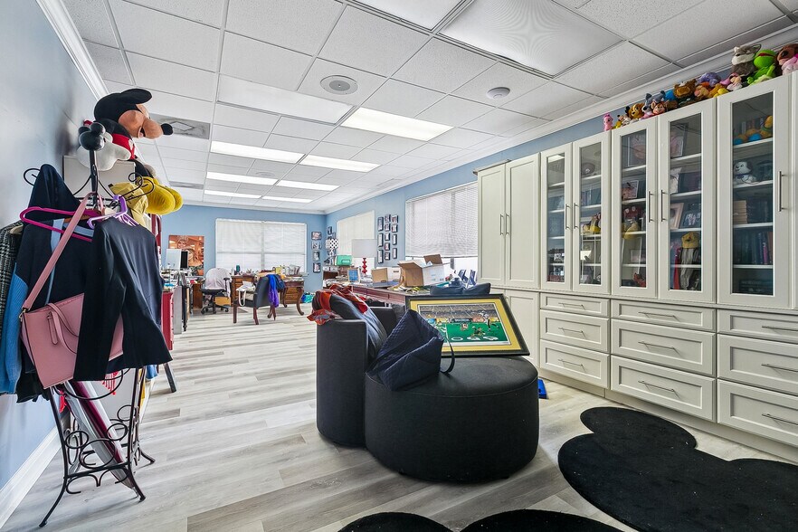 More Photos Of 2309 N Hullen St, Metairie Serviced Offices For Sale