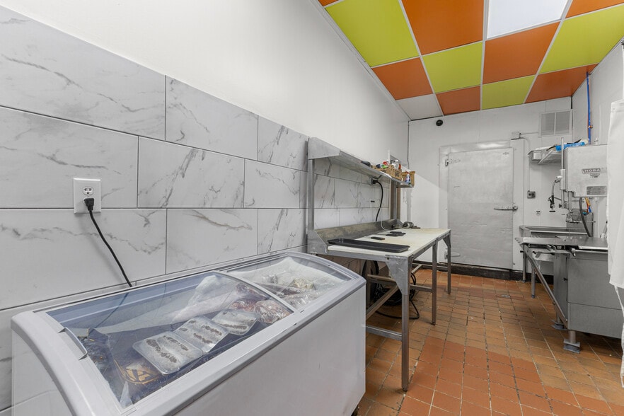 More Photos Of 14730 Champaign Rd, Allen Park Storefront Retail Office For Sale