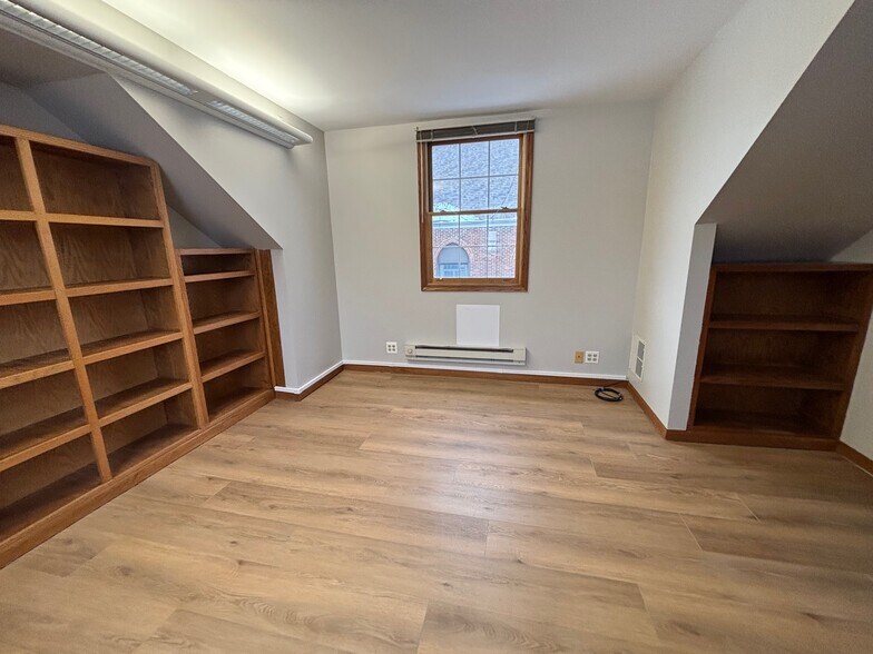 More Photos Of 236 Webster St, Batavia Office For Lease