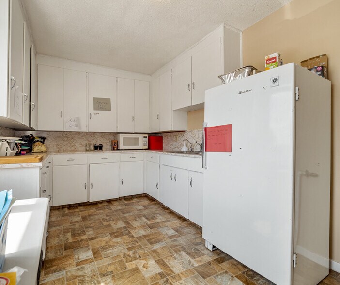 More Photos Of 327 10 St S, Lethbridge Religious Facility For Sale