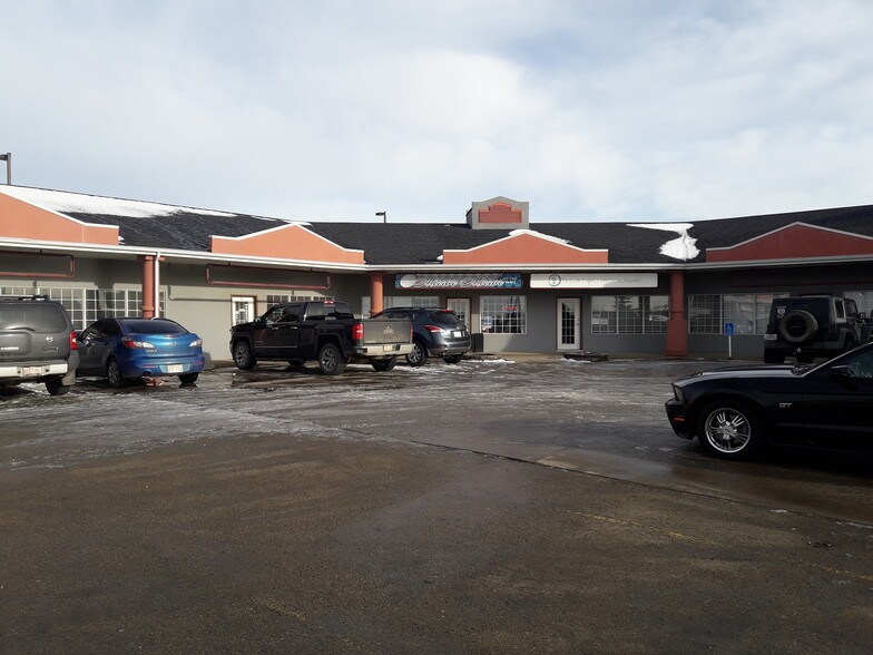 More Photos Of 6201 50th St, Leduc General Retail For Sale