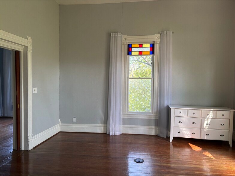 More Photos Of 612 S Rogers St, Waxahachie Office Residential For Sale