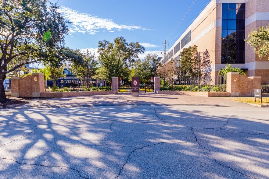 More Photos Of 3718 Mount Vernon St, Houston Office For Lease