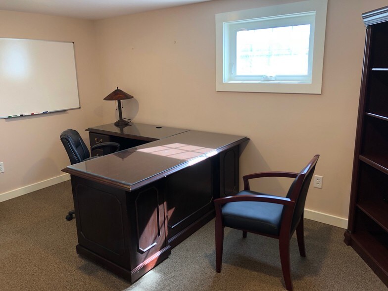 More Photos Of 69 York St, Kennebunk Medical For Sale