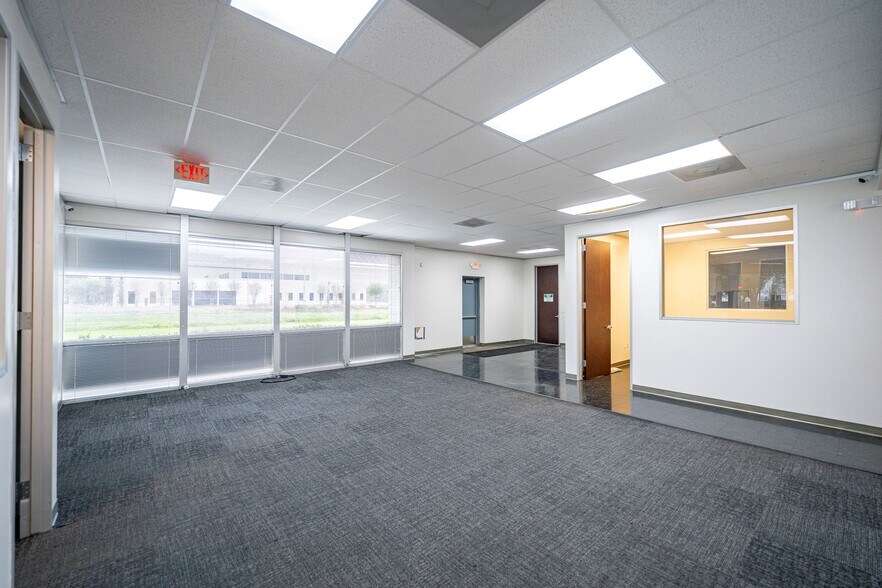 More Photos Of 14041 West Rd, Houston Flex For Sale