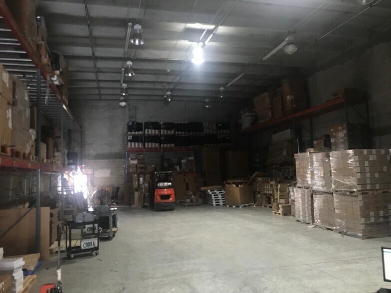 More Photos Of 2300-2350 NW 102nd Pl, Doral Warehouse For Lease