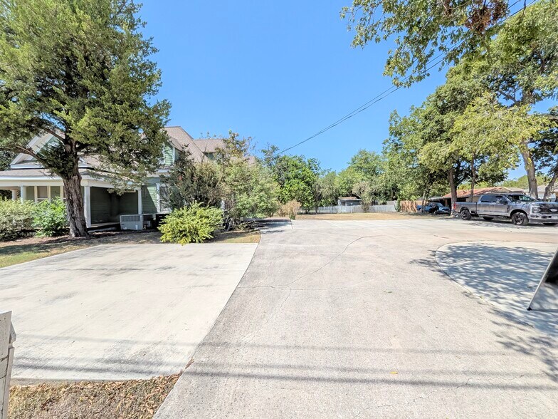 More Photos Of 206 Taylor St, Hutto Office For Lease