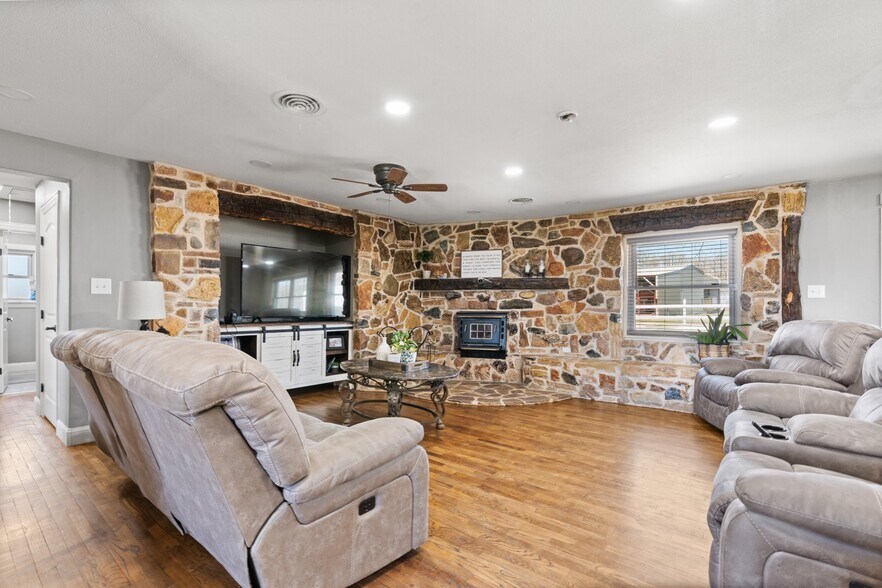 More Photos Of 1641 E Henderson St, Cleburne Land For Sale