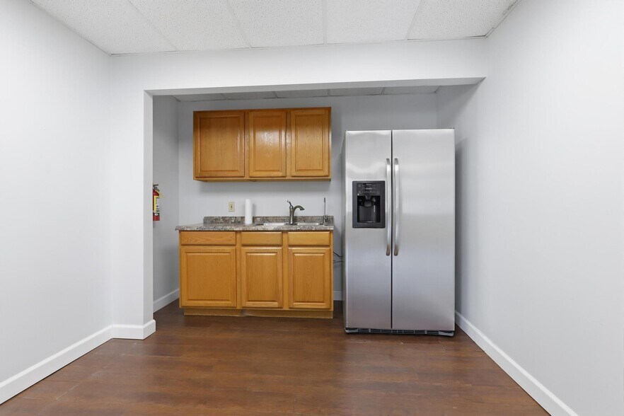 More Photos Of 623 Pleasant St, Lake Helen Flex For Lease