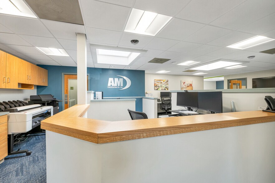More Photos Of 36 W Water St, Wakefield Office For Sale