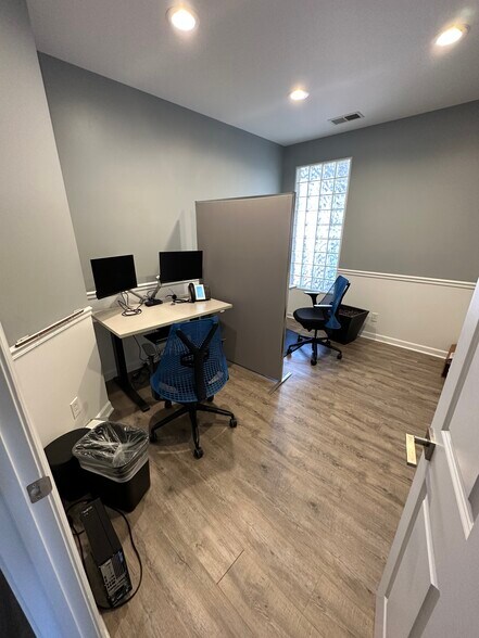More Photos Of 8226 Village Harbor Dr, Cornelius Office For Lease
