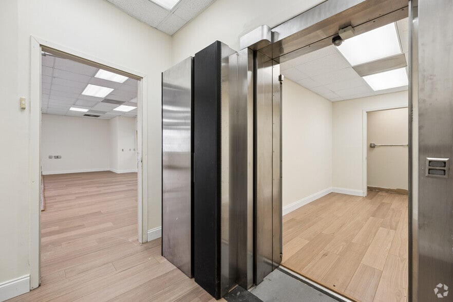 More Photos Of 5991 Anglers Ave, Fort Lauderdale Bank For Lease