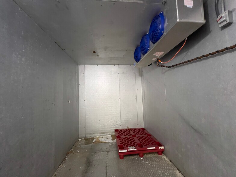 More Photos Of 3400 NE 2nd Ave, Miami Restaurant For Sale