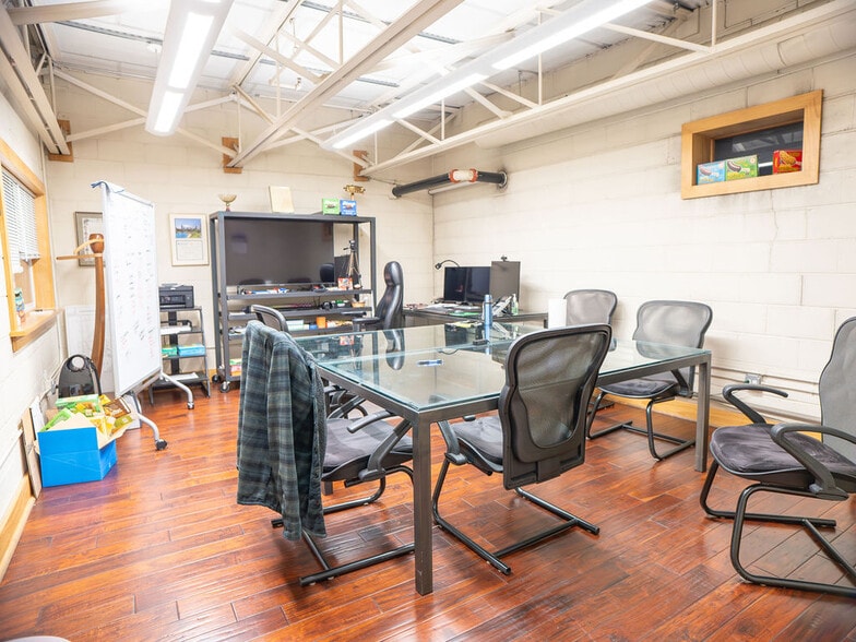 More Photos Of 2733 W Harrison St, Chicago Warehouse For Sale
