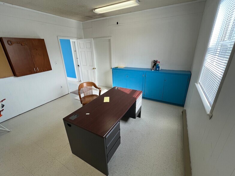 More Photos Of 353 Harwood St, Albemarle Light Distribution For Sale