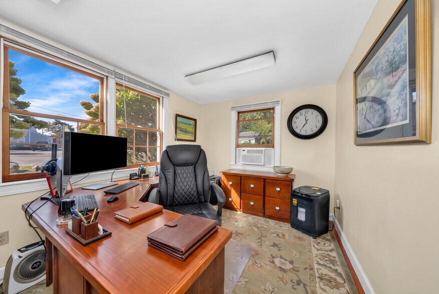 More Photos Of 58 Main St, Topsfield Office For Sale