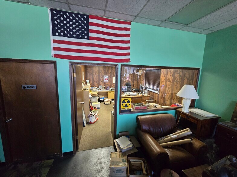 More Photos Of 2121 Commerce St, Aberdeen Industrial For Sale