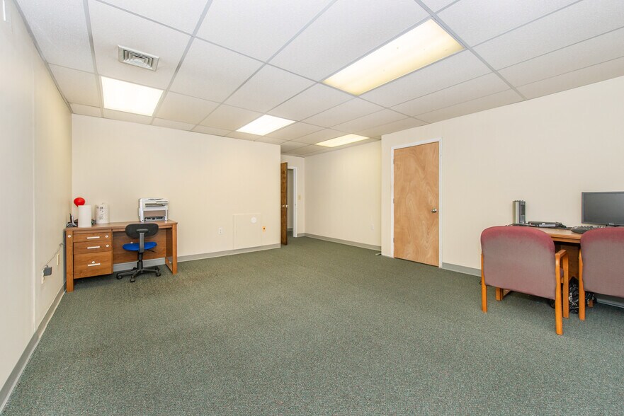 More Photos Of 1594-1600 US Highway 130, North Brunswick Medical For Lease