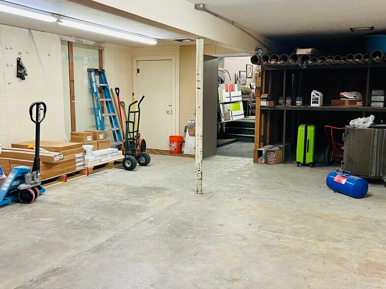 More Photos Of 130 E Main St, Marion Storefront For Sale