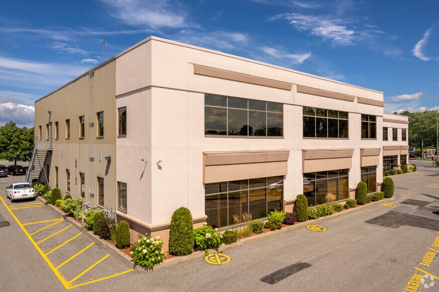 More Photos Of 185 Boul Saint-Jean-Baptiste, Châteauguay Office For Lease