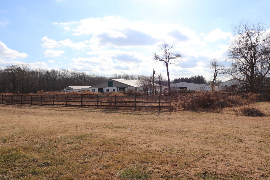 More Photos Of 919 Lakewood Farmingdale Rd, Howell Horse Stables For Lease