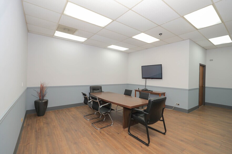 More Photos Of 4950 W Pershing Rd, Cicero Warehouse For Lease