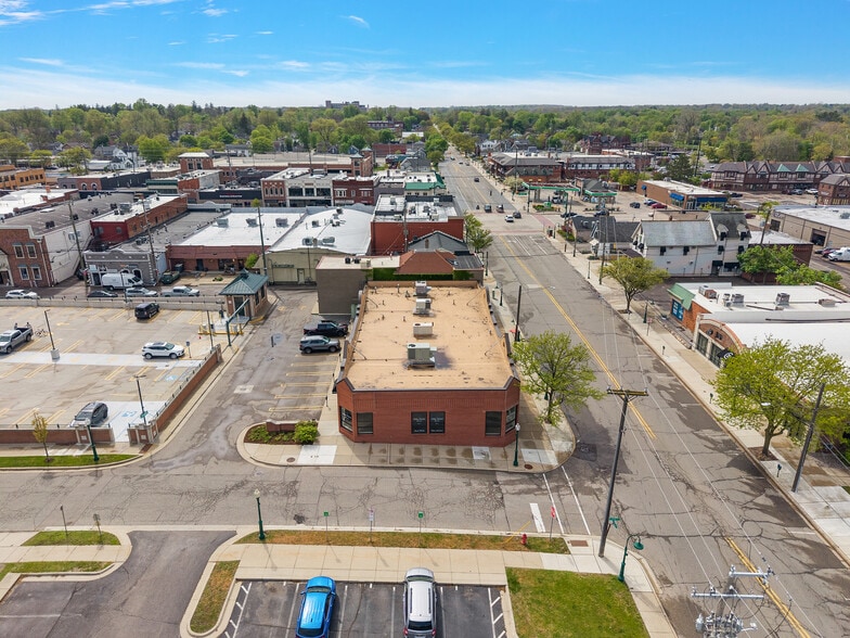 More Photos Of 150 E University Dr, Rochester Storefront Retail Office For Lease