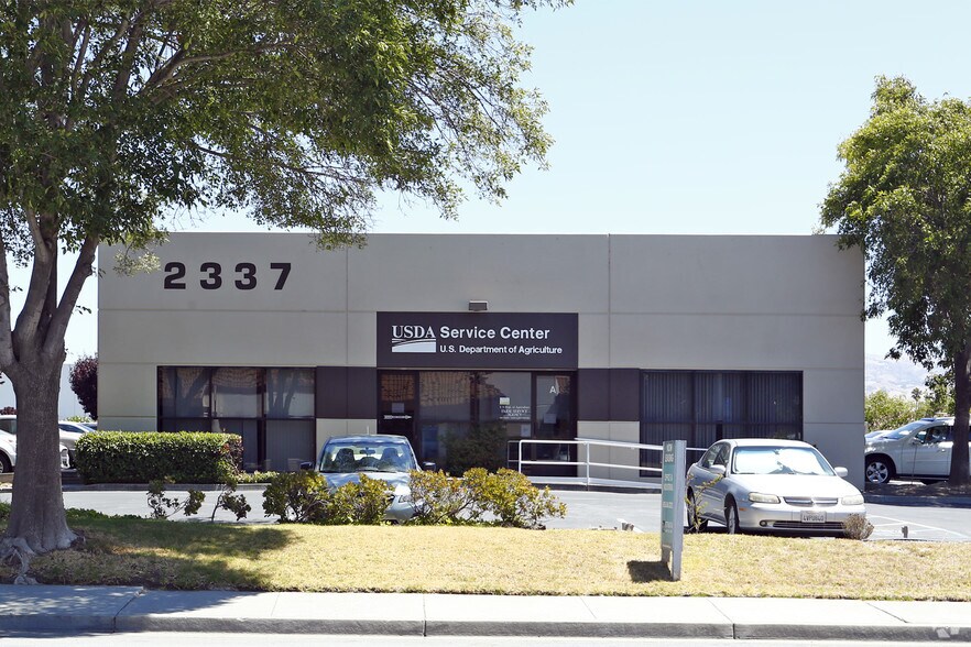 More Photos Of 2337 Technology Pky, Hollister Warehouse For Lease